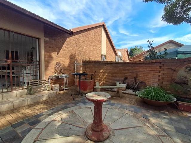 6 Bedroom House in Stilfontein