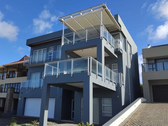 6 Bedroom House in Still Bay East