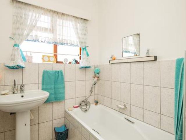 6 Bedroom House in Struisbaai
