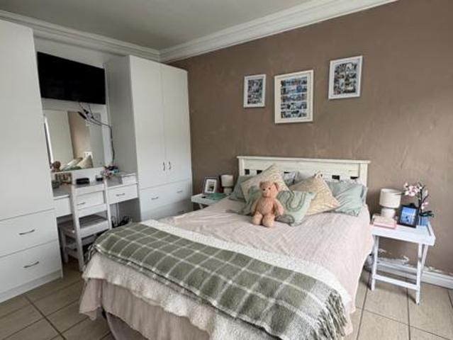 6 Bedroom House in Struisbaai