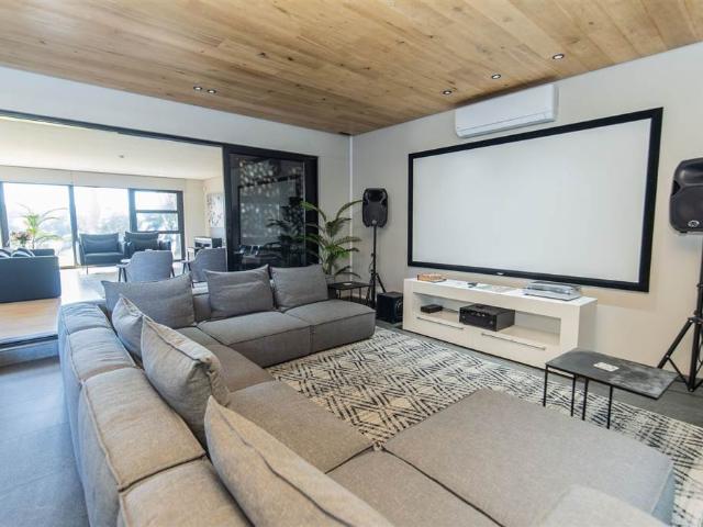6 Bedroom House in Summerstrand