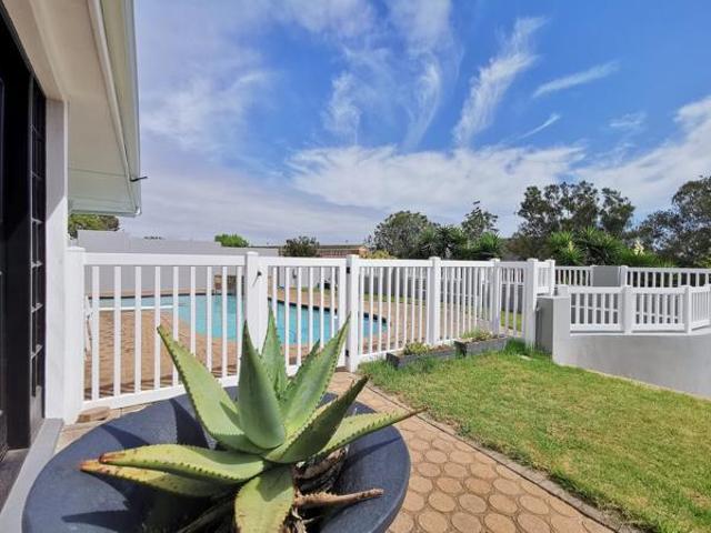 6 Bedroom House in Summerstrand