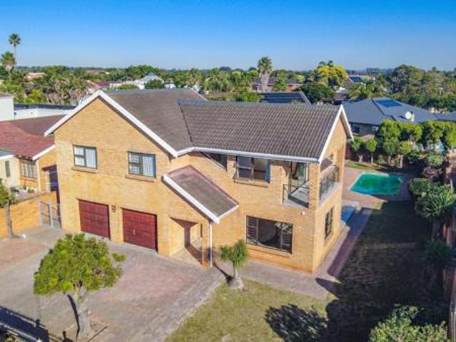 6 Bedroom House in Summerstrand