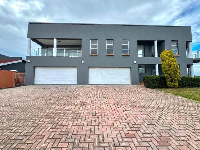 6 Bedroom House in Summerstrand