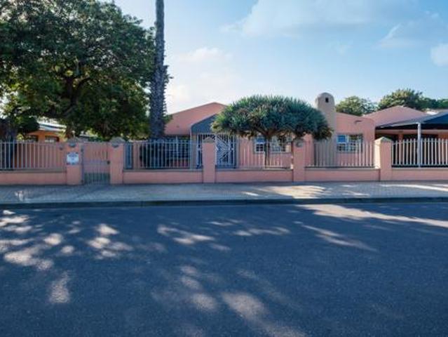 6 Bedroom House in Panorama