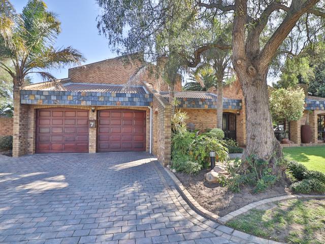 6 Bedroom House in Panorama