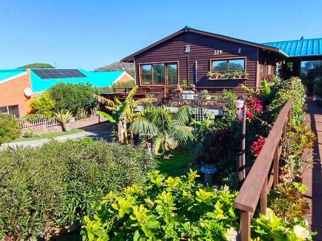 6 Bedroom House in Paradise Beach