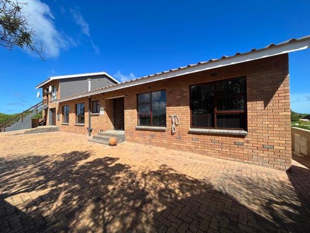 6 Bedroom House in Pearly Beach