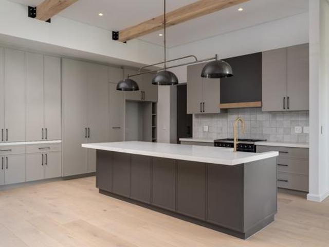6 Bedroom House in Pearl Valley Golf & Country Estate