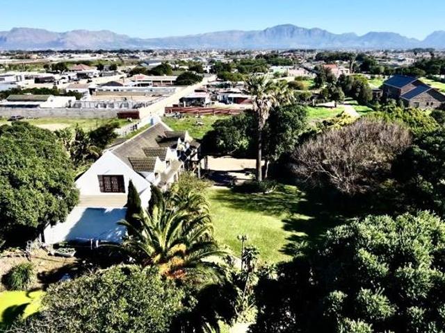 6 Bedroom House in Philippi