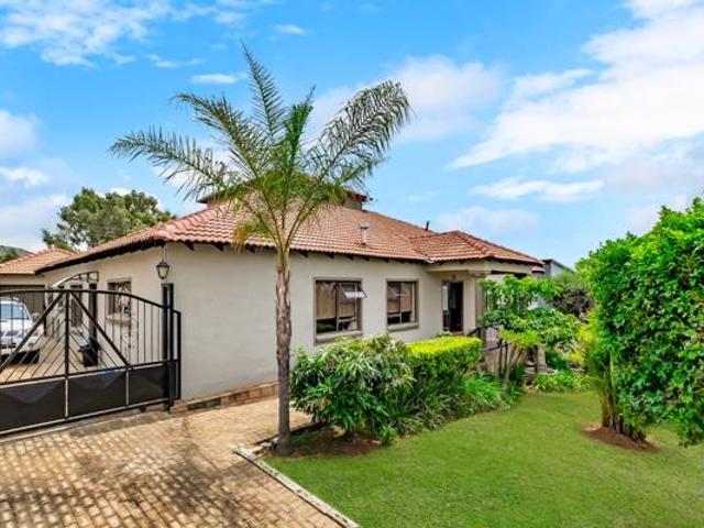 6 Bedroom House in Pinehaven