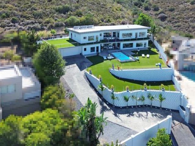 6 Bedroom House in Plattekloof