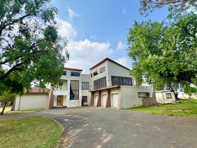 6 Bedroom House in President Park