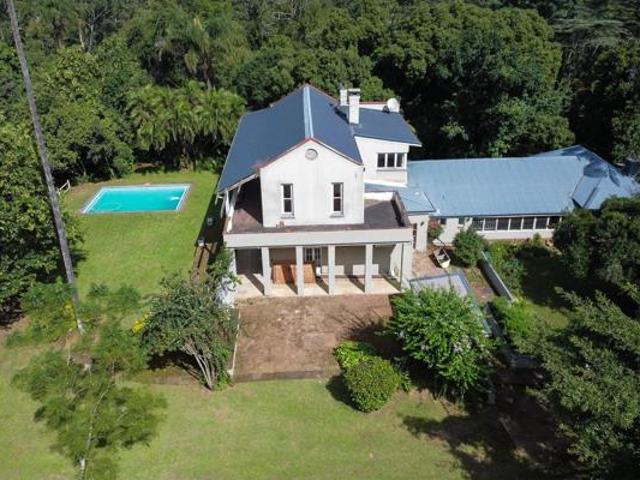 6 Bedroom House in Prestbury