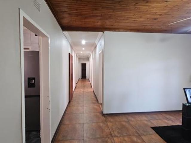 6 Bedroom House in Protea Park