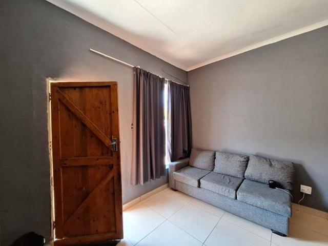 6 Bedroom House in Protea Park
