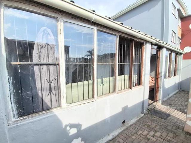 6 Bedroom House in Quigney