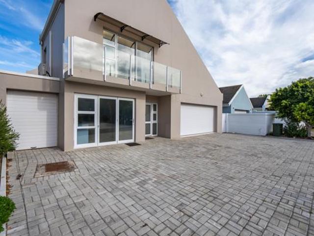 6 Bedroom House in Royal Alfred Marina