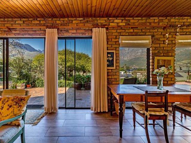 6 Bedroom House in Rozendal