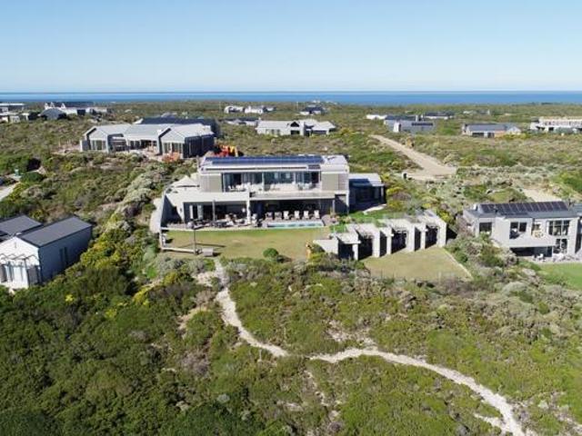 6 Bedroom House in Romansbaai