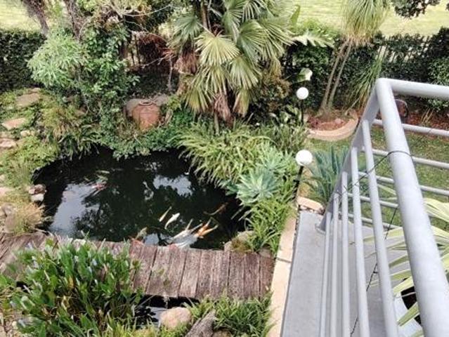 6 Bedroom House in Rooihuiskraal