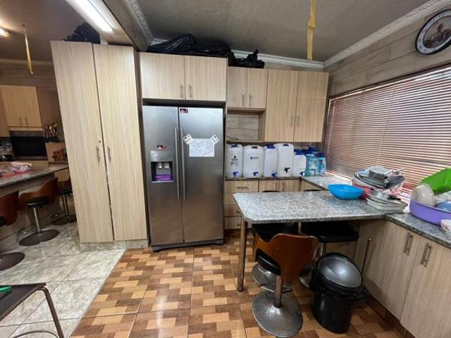6 Bedroom House in Rosemount