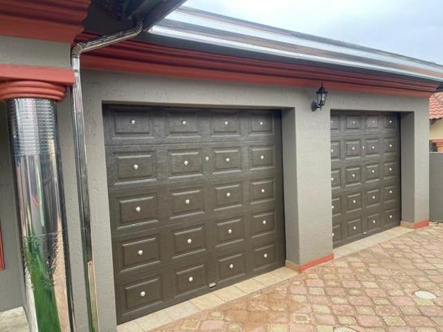 6 Bedroom House in Randfontein Central