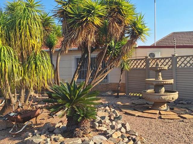 6 Bedroom House in Raslouw AH