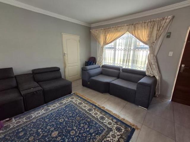 6 Bedroom House in Rensburg