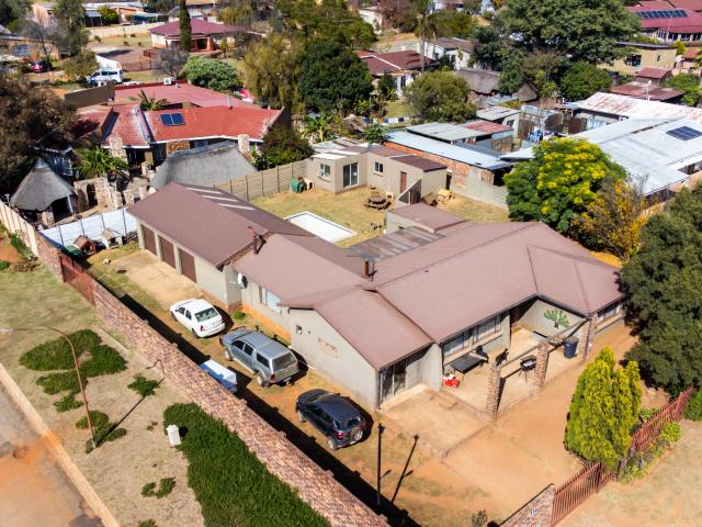 6 Bedroom House in Rensburg
