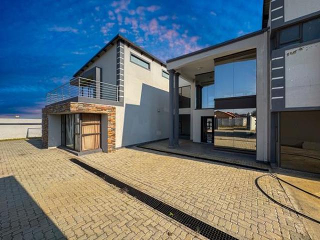 6 Bedroom House in Riversdale