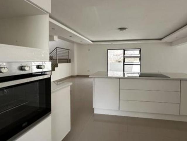 6 Bedroom House in Riverside Park