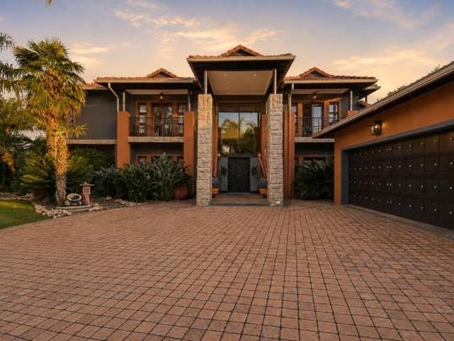 6 Bedroom House in Ruimsig