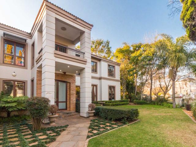 6 Bedroom House in Woodhill