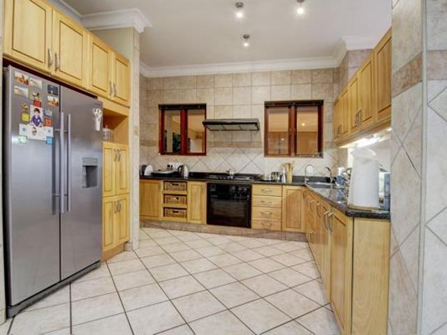 6 Bedroom House in Woodhill Golf Estate