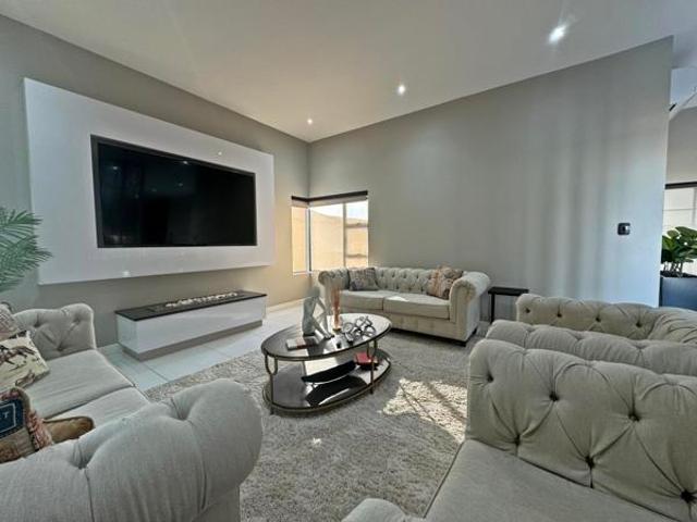 6 Bedroom House in Woodland Hills Wildlife Estate