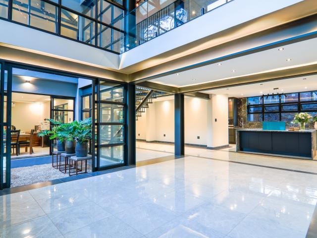 6 Bedroom House in Waterkloof