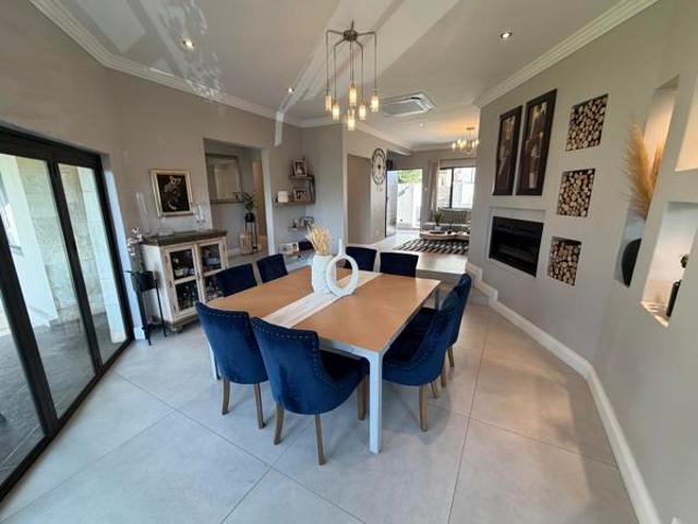 6 Bedroom House in Waterkloof
