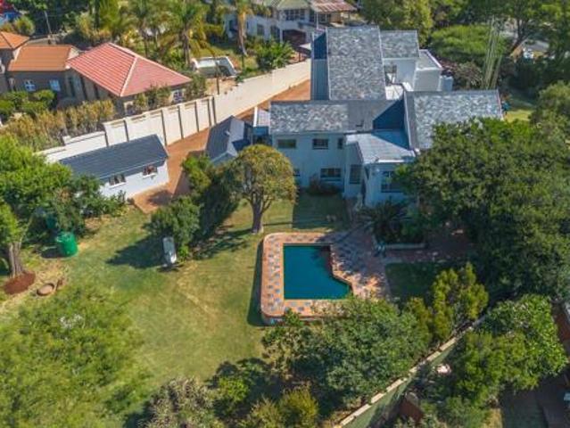 6 Bedroom House in Waterkloof