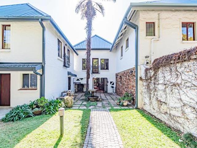 6 Bedroom House in Waterkloof