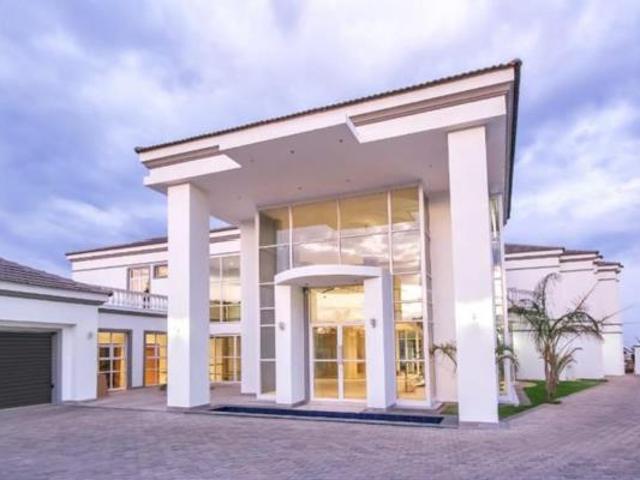 6 Bedroom House in Waterkloof Ridge