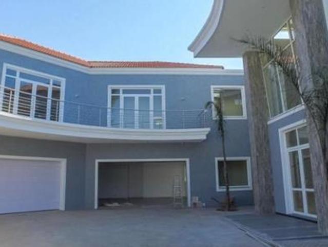 6 Bedroom House in Waterkloof Ridge