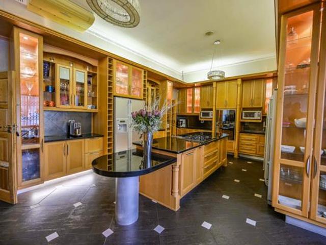 6 Bedroom House in Waverley