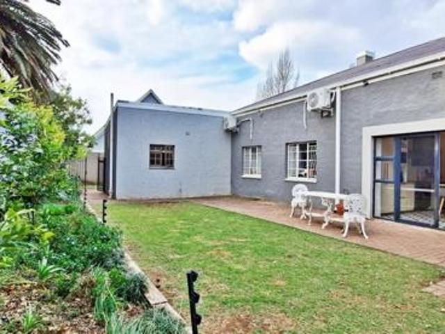 6 Bedroom House in Waverley