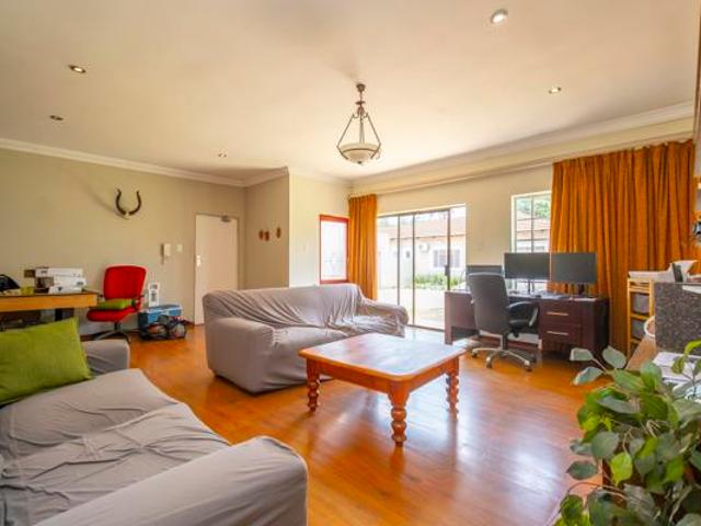 6 Bedroom House in Weltevreden Park