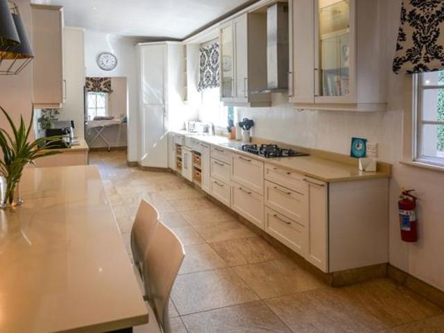 6 Bedroom House in Wembley