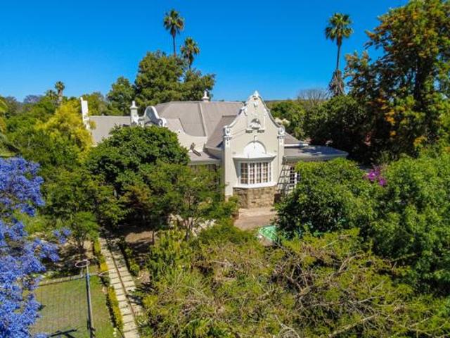 6 Bedroom House in West Bank