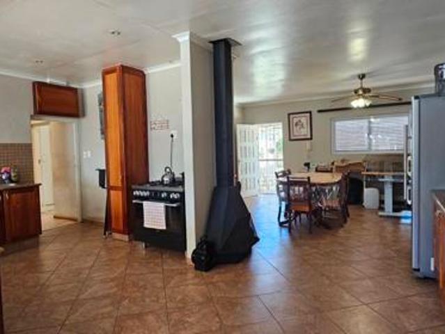 6 Bedroom House in West Bank