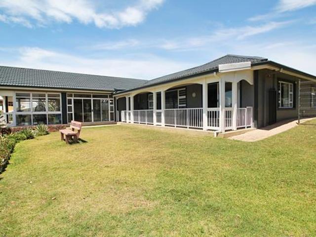 6 Bedroom House in West Beach