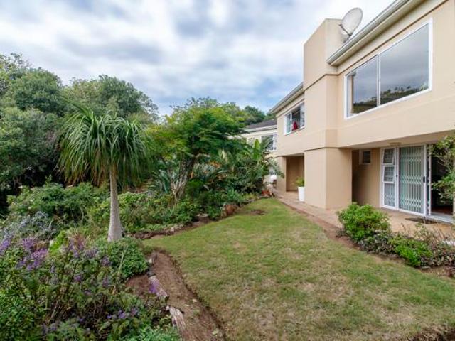 6 Bedroom House in West Bank